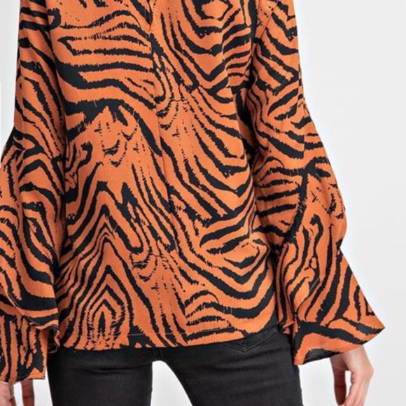 *NEW* ANIMAL PRINT LONG SLEEVE - Picture 2 of 4